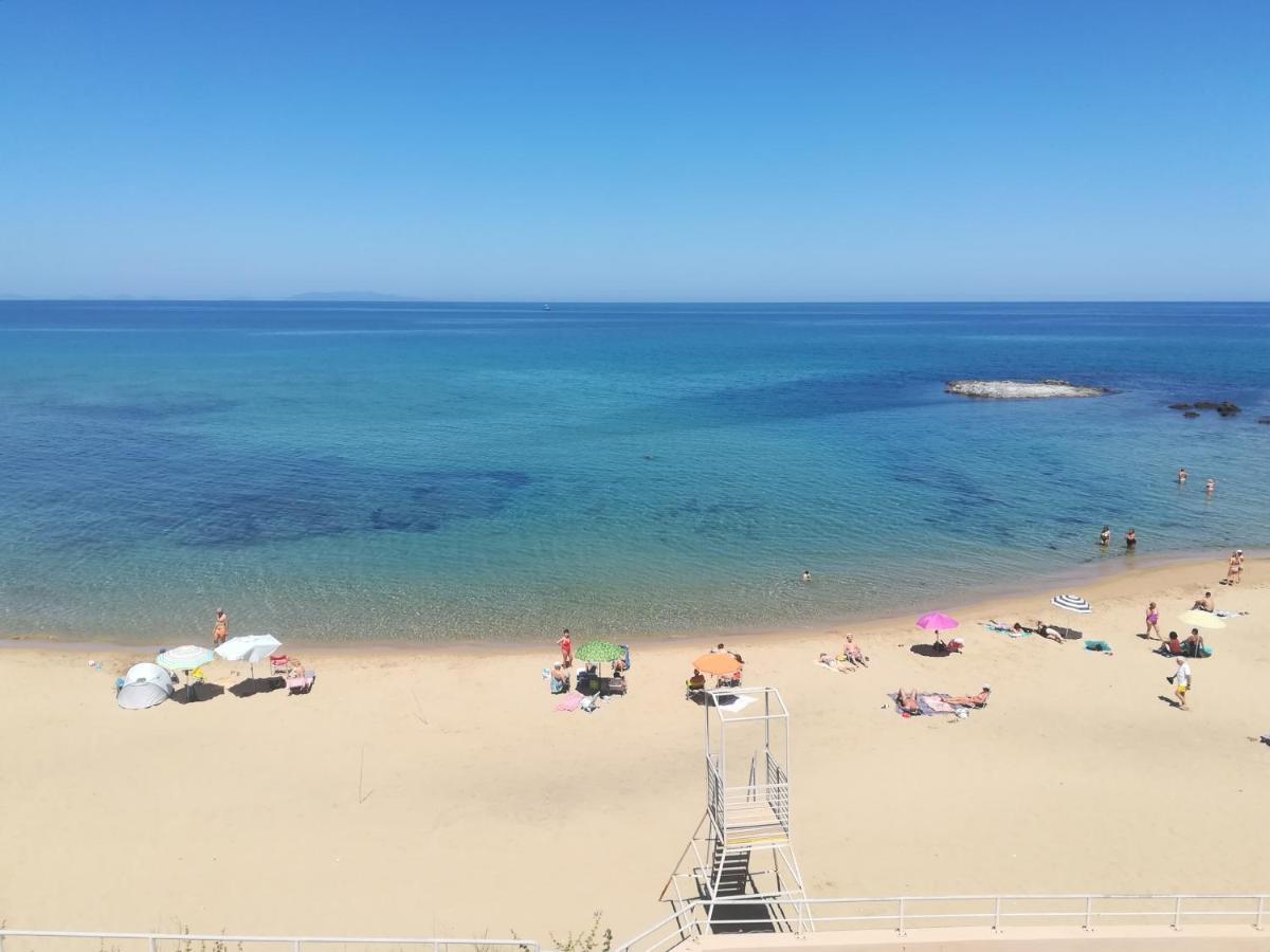 Grazioso Attico Vicino Alla Spiaggia E Al Centro カステルサルド エクステリア 写真